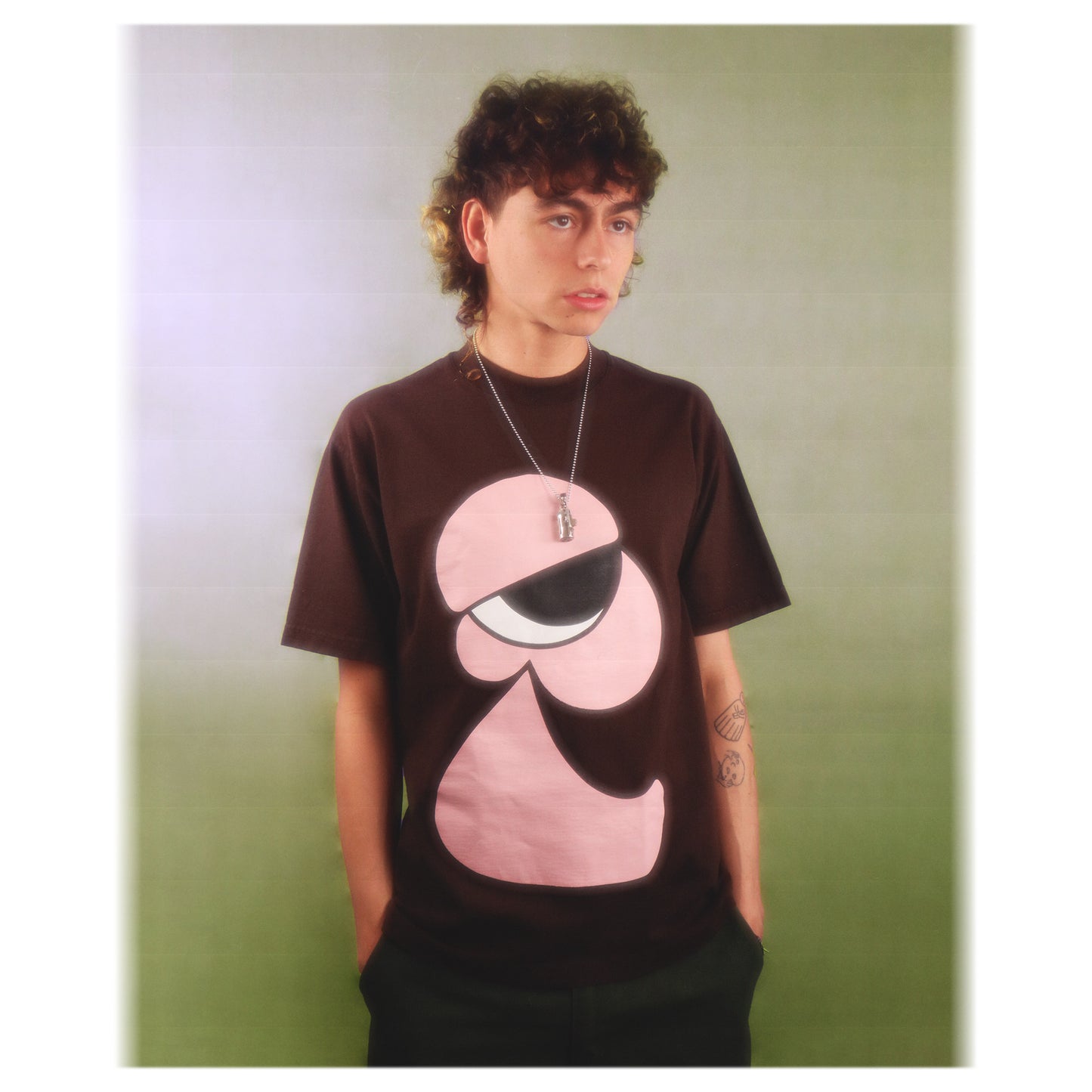 Kilroy Sitting Tee - Chocolate